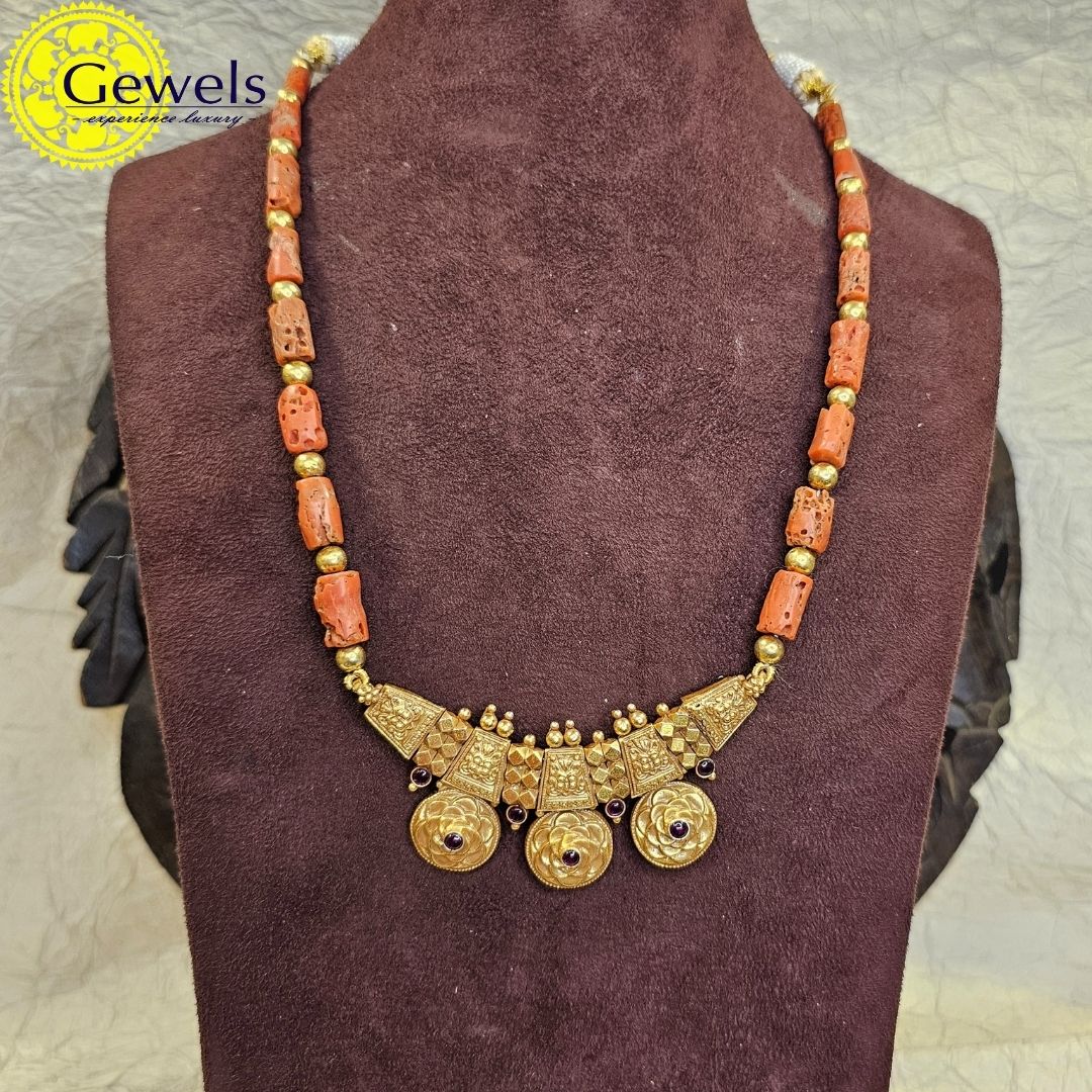 Gewels Dainty Coral Necklace