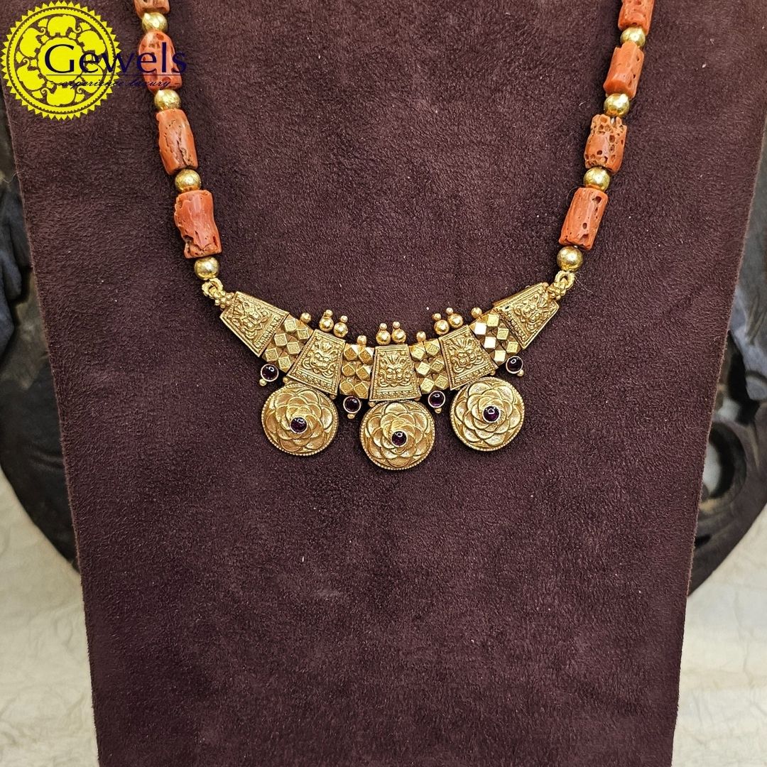 Gewels Dainty Coral Necklace