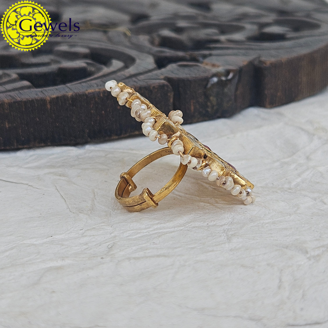 Gewels Mudrankit Ring