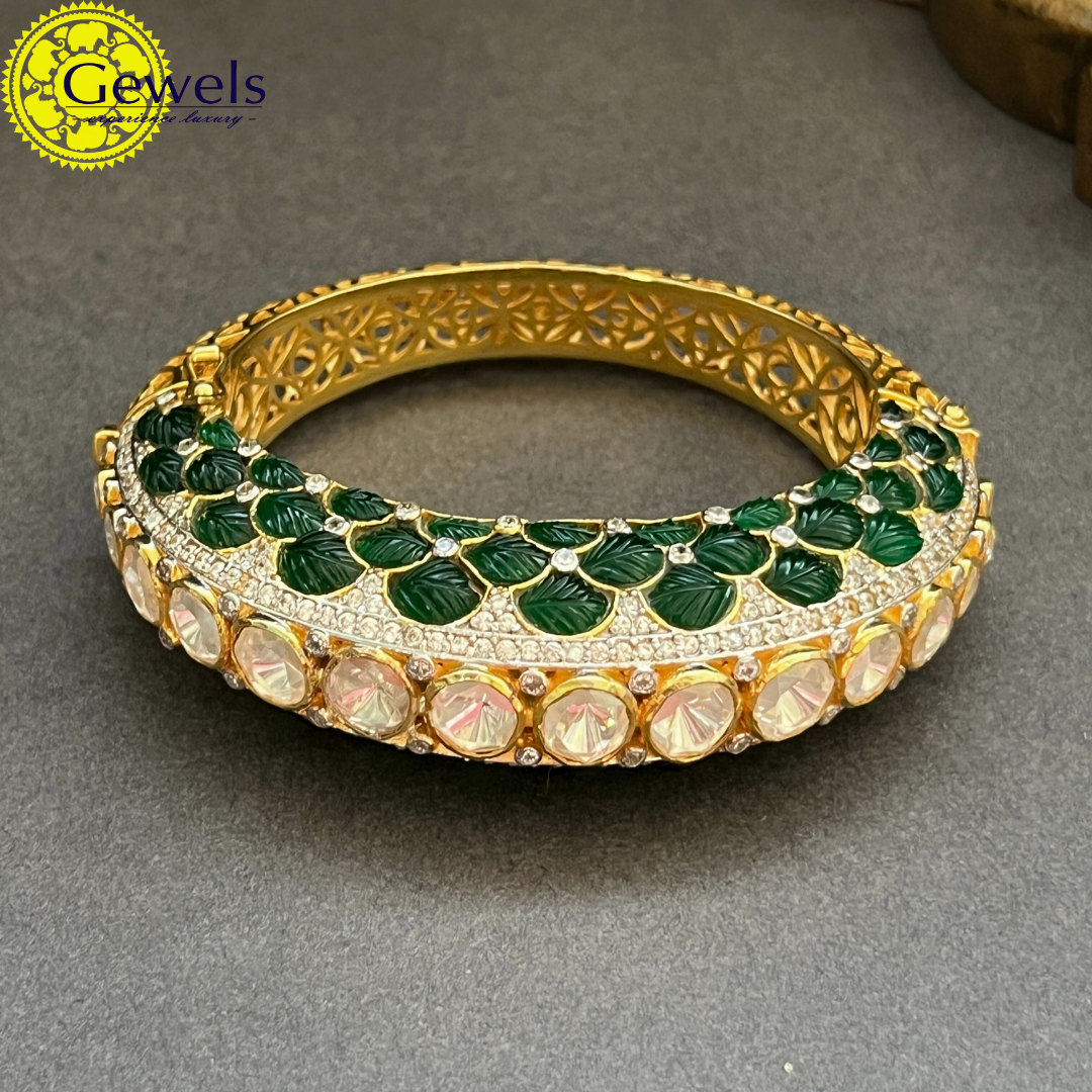 Gewels Ratnawali Kundan Bangle