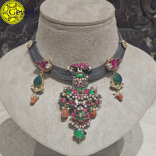 Gewels Monvi Antique Necklace