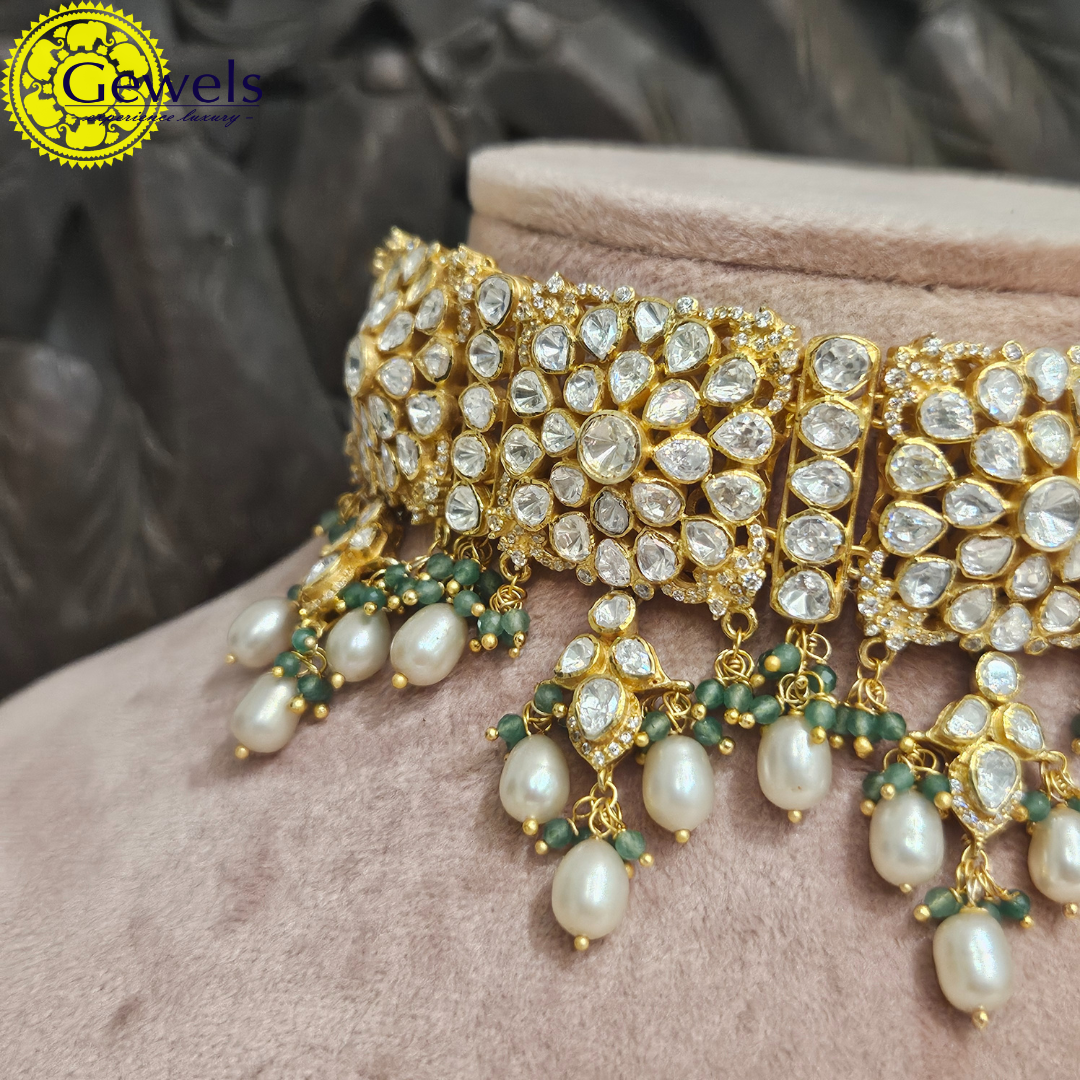 Gewels Darshi Villa Neck Set