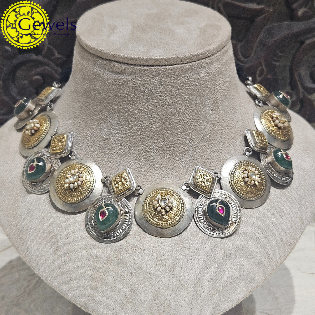 Gewels Aadrik Antique