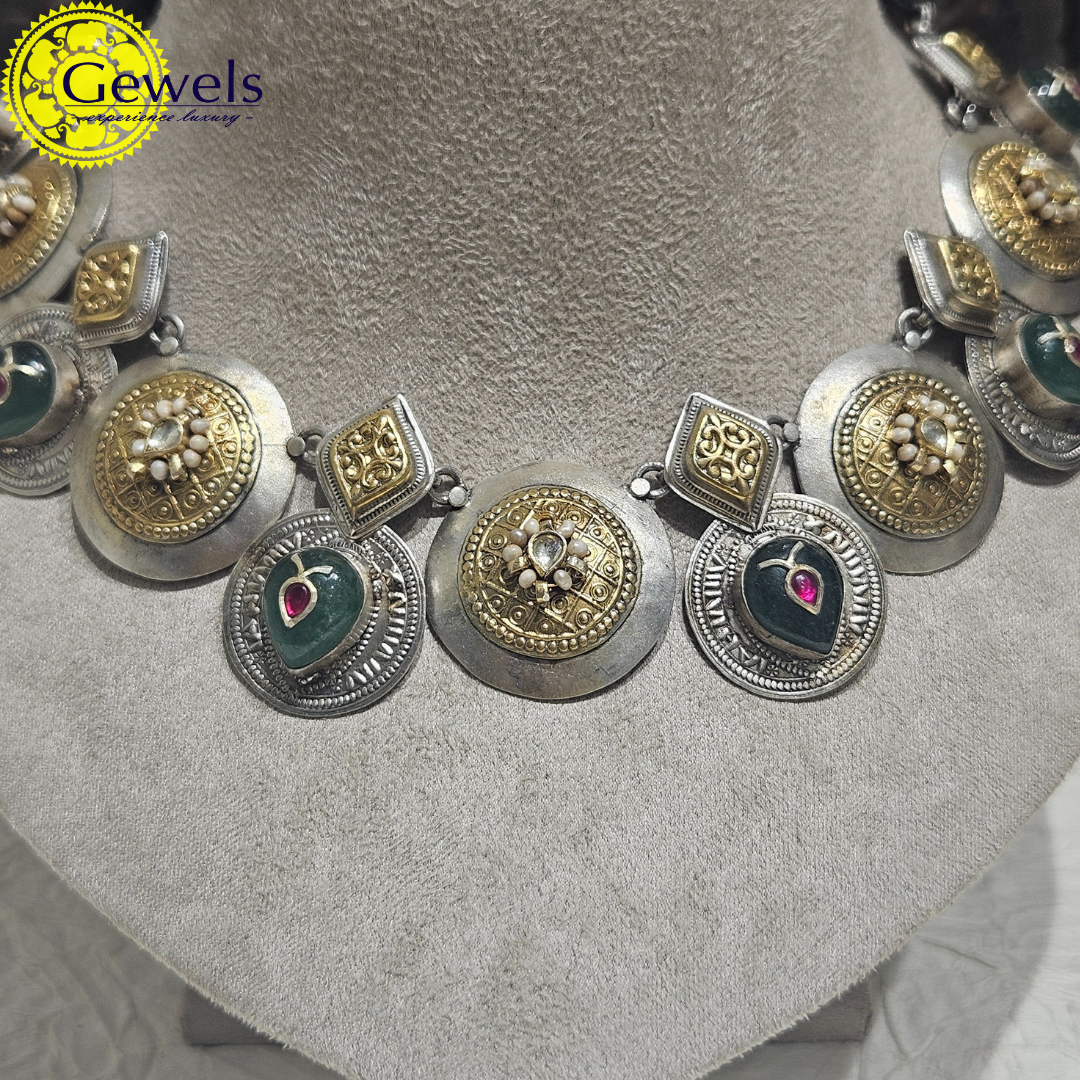 Gewels Aadrik Antique