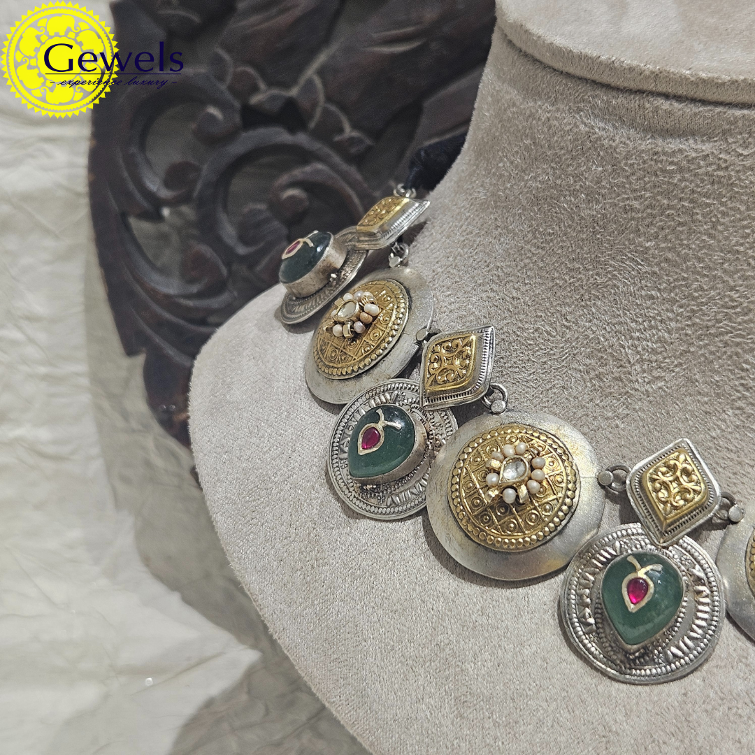 Gewels Aadrik Antique