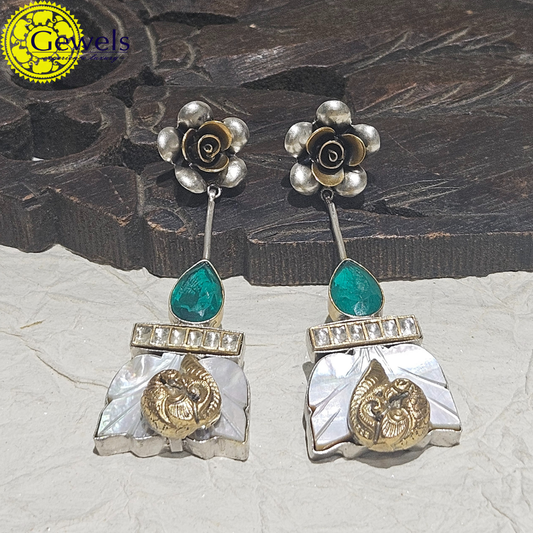 Gewels Peora Green Earrings