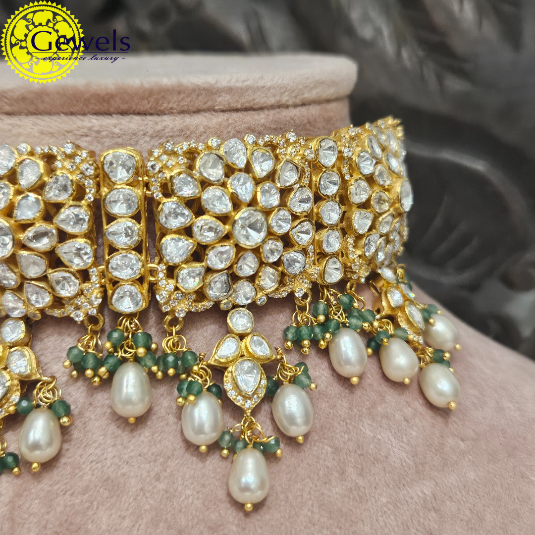 Gewels Darshi Villa Neck Set