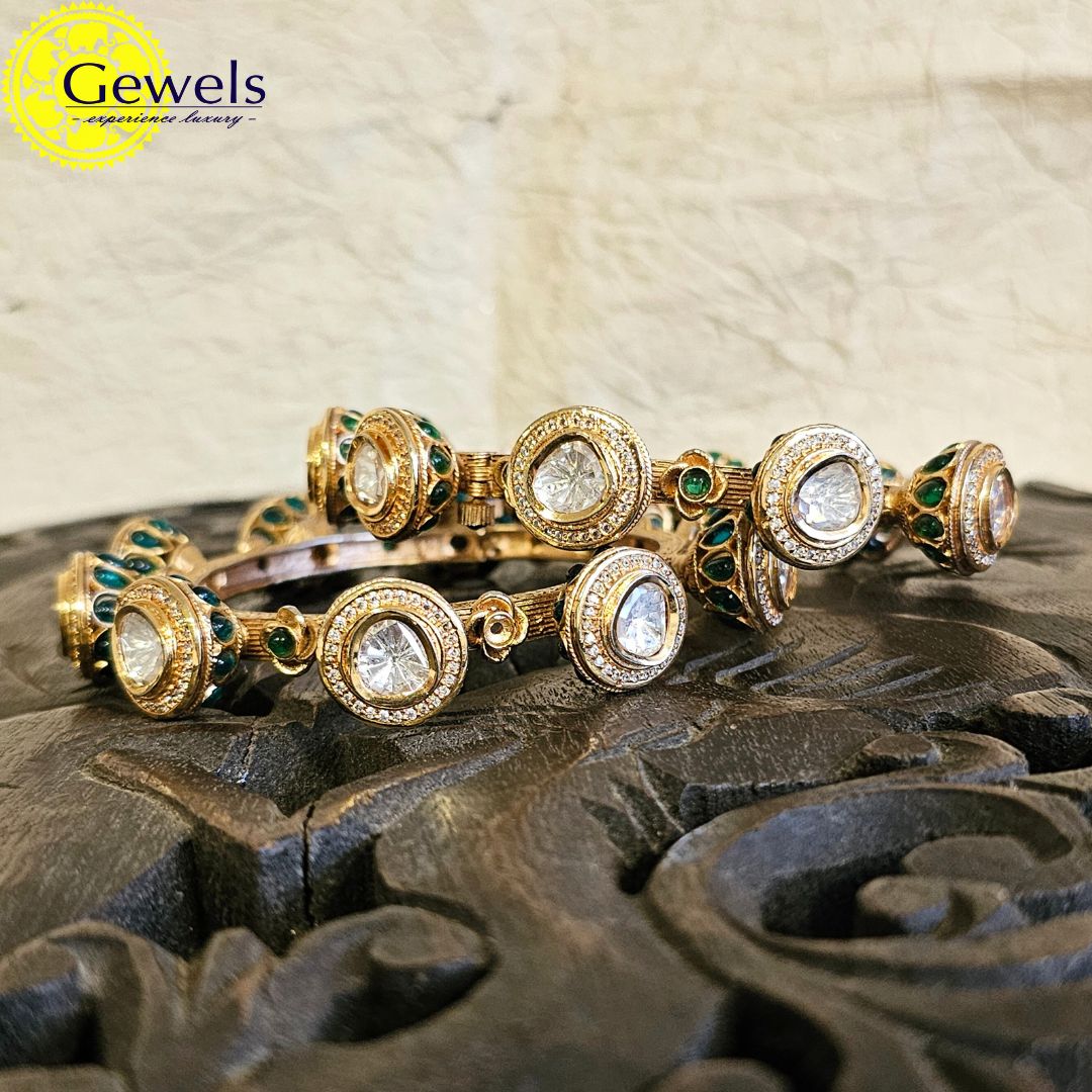 Gewels Polki Emerald Bangles