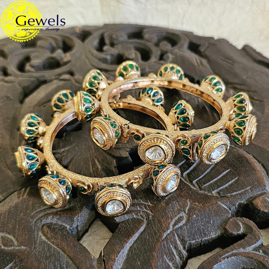 Gewels Polki Emerald Bangles